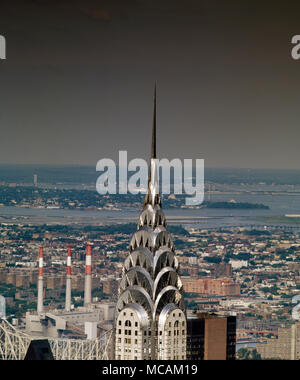 Le Chrysler Building est un gratte-ciel de style Art déco dans la ville de New York, situé sur le côté est de Manhattan dans la zone de la Baie aux Tortues à l'intersection de la 42e rue et Lexington Avenue. À 1 046 pieds , la structure a été le plus haut bâtiment du monde pendant 11 mois avant qu'il a été dépassé par l'Empire State Building en 1931 c'est toujours le plus haut bâtiment en brique du monde, bien qu'avec un squelette interne en acier. Banque D'Images