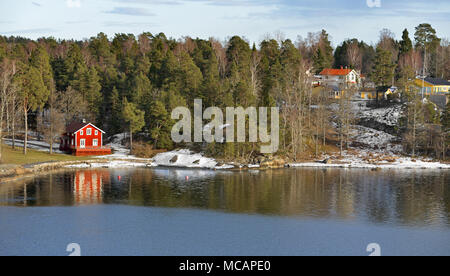 L'archipel de Stockholm, le plus grand archipel en Suède, et le deuxième plus grand archipel de la mer Baltique. Printemps paysage lumineux Banque D'Images