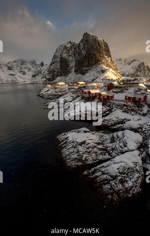 Village de Hamnoy dans les Lofoten, Norvège Banque D'Images