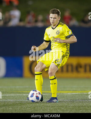 Annapolis, MD, USA. 14 avr, 2018. Columbus Crew milieu SC Wil Trapp lors d'un match de soccer MLS entre le D.C. United et le Columbus Crew SC à Navy Marine Corp Memorial Stadium à Annapolis, MD. Justin Cooper/CSM/Alamy Live News Banque D'Images