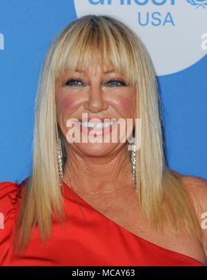 Los Angeles, CA. 14 avr, 2018. Suzanne Somers au niveau des arrivées pour 7th Biennial UNICEF Ball : Los Angeles, le Beverly Wilshire Hotel, Los Angeles, CA, 14 avril 2018. Credit : Elizabeth Goodenough/Everett Collection/Alamy Live News Banque D'Images