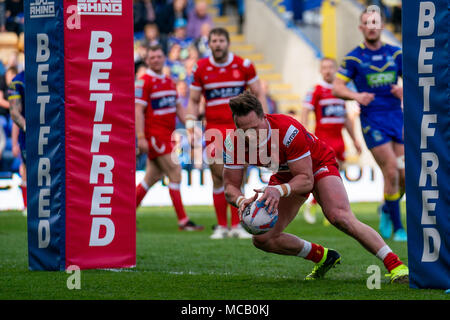 James Donaldson coques côtés marque son deuxième essai 14 AVRIL 2018 , le stade Halliwell Jones Mike Gregory Way, Warrington, WA2 7NE, Angleterre ; Betfred Super League rugby, série 11, Warrington Wolves v Hull Kingston Rovers Banque D'Images