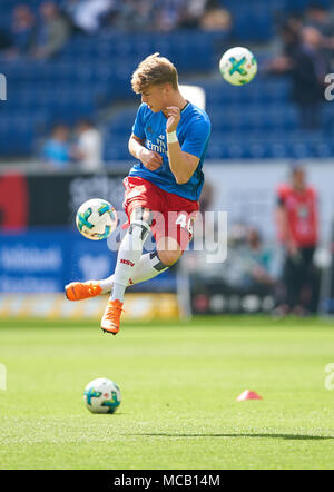 Football Hoffenheim-Hamburg, Hoffenheim, le 14 avril 2018 Jann-Fiete ARP, le HSV 40 astuce avec ball TSG 1899 Hoffenheim - Hambourg SV 2-0 1.Division Ligue Allemande de Football, Hoffenheim, le 14 avril 2018, la saison 2017-2018 © Peter Schatz / Alamy Live News Banque D'Images