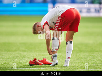 Football Hoffenheim-Hamburg, Hoffenheim, le 14 avril 2018, Lewis HOLTBY, HSV 8 triste après le match de TSG 1899 Hoffenheim - Hambourg SV 2-0 1.Division Ligue Allemande de Football, Hoffenheim, le 14 avril 2018, la saison 2017-2018 © Peter Schatz / Alamy Live News Banque D'Images