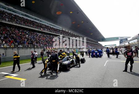 Shanghai : Sport Automobile : Formule 1 2018 Grand Prix de Chine Heineken Chinese Grand Prix de Formule 1 Circuit de Shanghai à Shanghai, Chine.# 55 Carlos Sainz (ESP, Renault ), 15 avril 2018. Dans le monde d'utilisation | Banque D'Images