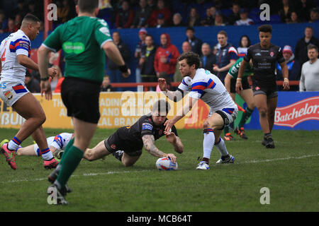 Wakefield, UK 15 Avril 2018Betfred Super League rugby, Wakefield Trinity v St Helens ; Mark Percival de St Helens va au-dessus d'un crédit d'essayer : Nouvelles Images/Alamy Live News Crédit : Nouvelles Images/Alamy Live News Banque D'Images