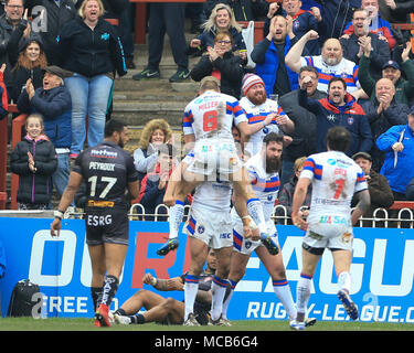 Wakefield, UK 15 Avril 2018Betfred Super League rugby, Wakefield Trinity v St Helens ; Justin Horo de Wakefield Trinity célèbre son essai avec l'équipe Crédit : Nouvelles Images/Alamy Live News Crédit : Nouvelles Images/Alamy Live News Banque D'Images