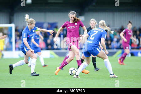 Kingston upon Thames, Londres, Angleterre. 15 avril 2018 : Jill Scott de Manchester City est entouré au cours de l'ETI Women's FA Cup demi-finale entre Chelsea et les femmes titulaires de FA Cup Manchester City femmes à la Cherry Red Records Stadium à Surrey. © David Partridge / Alamy Live News Banque D'Images