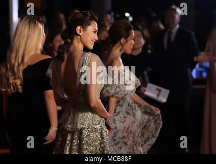 15 avril 2018 - Hong Kong, Chine - Prête-nom de la meilleure actrice dans le film 29 +1, CHRISSIE CHAU posent pour les journalistes sur le tapis rouge. Apr-15,2018 Hong Kong.ZUMA/Liau Chung Ren (crédit Image : © Liau Chung Ren via Zuma sur le fil) Banque D'Images