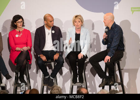 Londres, Royaume-Uni. 15 avril 2018. Layla Moran, Chuka Umunna MP MP MP Soubry, Anna et du Comédien Andy Parsons à l'intérieur de l'Electric Ballroom à Camden lors de l'événement de lancement de la campagne de vote qui demande un vote public sur l'accord final Brexit. Credit : Vickie Flores/Alamy Live News Banque D'Images