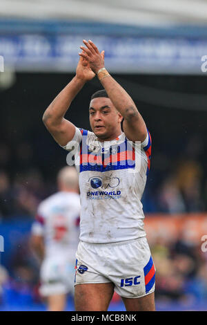 8 avril 2018, Beaumont stade juridique, Wakefield, Angleterre ; Betfred Super League rugby, Wakefield Trinity v St Helens ; Reece Lyne de Wakefield Trinity salue ses fans après avoir remporté le Crédit : Nouvelles Images/Alamy Live News Banque D'Images