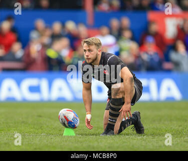 8 avril 2018, Beaumont stade juridique, Wakefield, Angleterre ; Betfred Super League rugby, Wakefield Trinity v St Helens ; Danny Richardson de St Helens lines le ballon Crédit : Nouvelles Images/Alamy Live News Banque D'Images