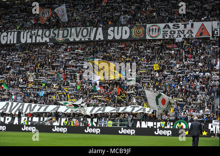 Turin, Italie. 15 avr, 2018. Au cours de la série d'un match de football entre la Juventus et l'UC Sampdoria de Allianz Stadium le 15 avril 2018 à Turin, Italie. Crédit : FABIO ANNEMASSE/Alamy Live News Banque D'Images