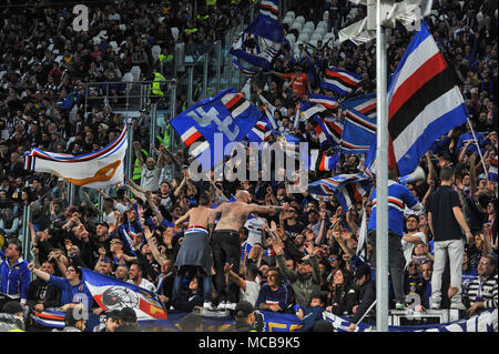 Turin, Italie. Apr 15, 2018. Au cours de la Serie Sampdoria supporters d'un match de football entre la Juventus et l'UC Sampdoria de Allianz Stadium le 15 avril 2018 à Turin, Italie. Crédit : FABIO ANNEMASSE/Alamy Live News Banque D'Images