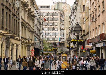 La rue piétonne Knez Mihailova à Belgrade (Serbie) le dimanche après-midi. Banque D'Images