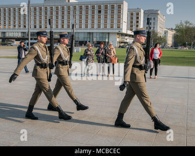 3 soldats - garde d'honneur sur la Tombe du Soldat inconnu, Varsovie, Pologne Banque D'Images