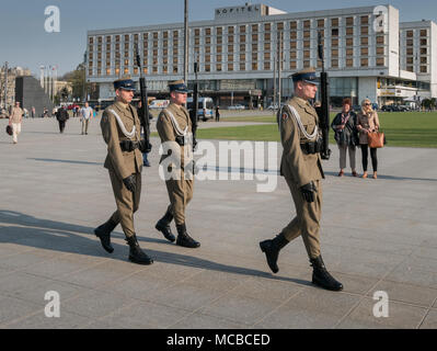 3 soldats - garde d'honneur sur la Tombe du Soldat inconnu, Varsovie, Pologne Banque D'Images