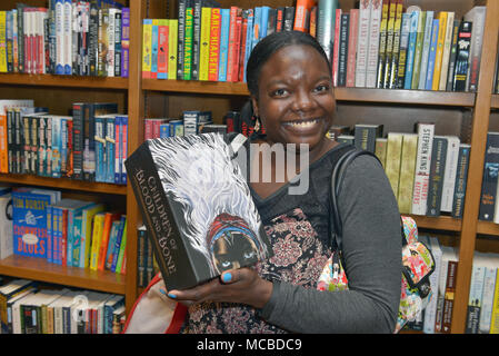 Auteur Elizabeth Acevedo de 'X' et le Poète auteur Tomi Adeyemi d 'enfants de Blood & Bone' lire et signer des copies de leurs publications Livres et livres le 14 mars 2018 à Coral Gables, en Floride. Avec : Guest Où : Coral Gables, Florida, United States Quand : 14 Mar 2018 Crédit : Johnny Louis/WENN.com Banque D'Images