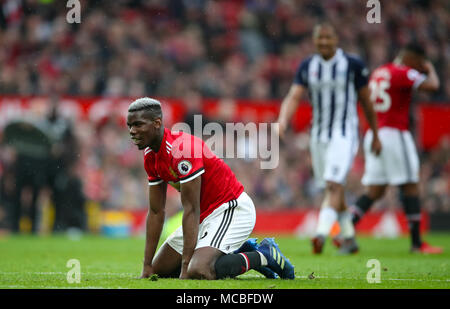 Paul Pogba de Manchester United à genoux lors du match de la Premier League à Old Trafford, Manchester. APPUYEZ SUR ASSOCIATION photo. Date de la photo: Dimanche 15 avril 2018. Voir PA Story FOOTBALL Man Utd. Le crédit photo devrait se lire comme suit : Nick Potts/PA Wire. RESTRICTIONS : aucune utilisation avec des fichiers audio, vidéo, données, listes de présentoirs, logos de clubs/ligue ou services « en direct » non autorisés. Utilisation en ligne limitée à 75 images, pas d'émulation vidéo. Aucune utilisation dans les Paris, les jeux ou les publications de club/ligue/joueur unique. Banque D'Images