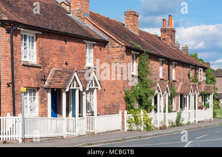 Les chalets, en terrasses période Hedgerley Lane, Old Beaconsfield, Buckinghamshire, Angleterre, Royaume-Uni Banque D'Images