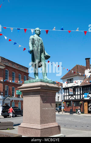 Statue de Lord Palmerston, Market Place, Romsey, Hampshire, Angleterre, Royaume-Uni Banque D'Images