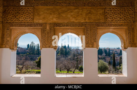 Vue à l'arche, le Palais d'été, Palacio de Generalife Generalife, Grenade, Andalousie, Espagne Banque D'Images