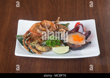 La cuisine japonaise sur l'arrière-plan du crabe. Banque D'Images