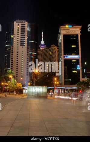 KUALA LUMPUR - 10 MAI : Tour de Kuala Lumpur (Menara) le 18 mai 2013 à Kuala Lumpur, Malaisie. La tour atteint 421 m, ce qui en ce moment rend la se Banque D'Images