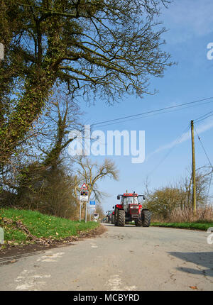 Tous les types de tracteurs sur le terme annuel de bienfaisance pour Macmillan Cancer Support, Driffield, l'East Yorkshire Wolds, England, UK. Banque D'Images