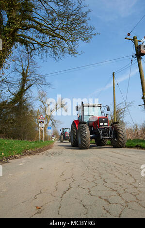 Tous les types de tracteurs sur le terme annuel de bienfaisance pour Macmillan Cancer Support, Driffield, l'East Yorkshire Wolds, England, UK. Banque D'Images