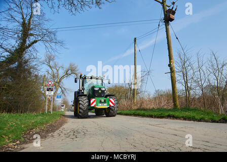 Tous les types de tracteurs sur le terme annuel de bienfaisance pour Macmillan Cancer Support, Driffield, l'East Yorkshire Wolds, England, UK. Banque D'Images
