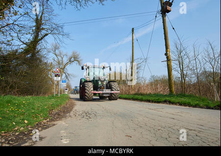 Tous les types de tracteurs sur le terme annuel de bienfaisance pour Macmillan Cancer Support, Driffield, l'East Yorkshire Wolds, England, UK. Banque D'Images