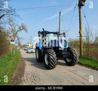 Tous les types de tracteurs sur le terme annuel de bienfaisance pour Macmillan Cancer Support, Driffield, l'East Yorkshire Wolds, England, UK. Banque D'Images