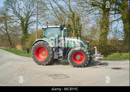 Tous les types de tracteurs sur le terme annuel de bienfaisance pour Macmillan Cancer Support, Driffield, l'East Yorkshire Wolds, England, UK. Banque D'Images