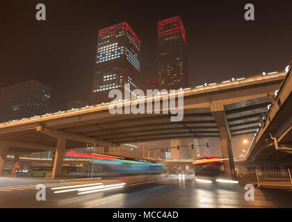 Dynamisme urbain à Beijing Central Business District à nuit, Chine Banque D'Images