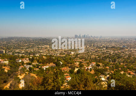 Los Angeles, Californie, vu de Hollywood Hills sur une journée ensoleillée. Banque D'Images