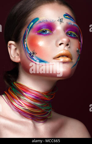 Belle fille avec creative make-up dans pop art style. Beauté Visage. Banque D'Images