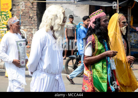 Kolkata, Inde. Apr 15, 2018. Bengali Nouvel An. Les gens participent à une procession colorée pour fêter le Nouvel An Bengali. Credit : Saikat Paul/Pacific Press/Alamy Live News Banque D'Images