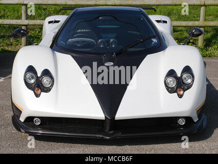 Vue frontale d'une hypercar Pagani Zonda voiture hyper Banque D'Images