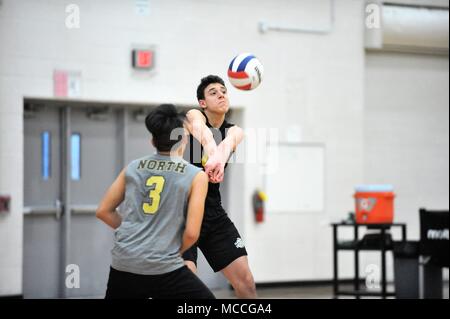 Joueur qui reçoit une profonde opposition à servir son propre besoin de ligne de service. USA. Banque D'Images