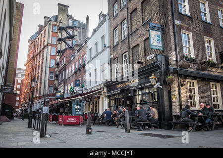 La Queens Larder sur Cosmo Place, Bloomsbury, Londres, WC1, UK Banque D'Images