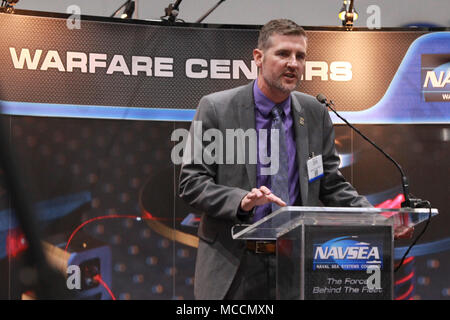 180206-N-HW977-672 SAN DIEGO (fév. 6, 2018) Taylor Cole, Naval Surface Warfare Center (CDSN), Division de la Couronne agissant directeur de la technologie, de l'Ouest 2018, prend la parole lors d'une conférence de trois jours co-parrainé par l'Armed Forces Communications and Electronics Association (AFCEA) et U.S. Naval Institute (USNI). (U.S. Photo par Greg Vojtko marine/libérés) Banque D'Images