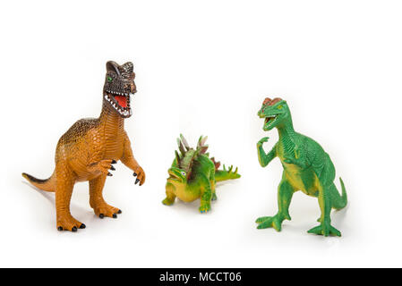 Jouet dinosaure avec la bouche ouverte sur le livre blanc Banque D'Images