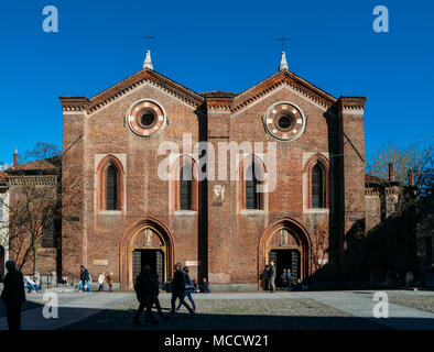 Milan, Italie - 1er avril 2018 : La façade du 14ème siècle, l'église Santa Maria Incoronata sur Corso Garibaldi Banque D'Images