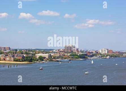 Une vue panoramique sur la vieille ville d'Alexandria piers de la rivière Potomac, Virginia, USA. Banque D'Images