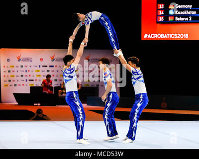 Anvers, Belgique. 15 avril 2018. Fu Zhi, Guo Fei, Jiang Zhang Heng et Junshuo (CHN) sont en compétition dans Men's Group se qualifier durant la 26e Championnats du Monde de Gymnastique acrobatique 2018 à la Lotto Arena le dimanche, 15 avril 2018. Anvers, Belgique. Credit : Crédit : Wu G Taka Taka Wu/Alamy Live News Banque D'Images