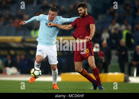 Rome, Italie. Apr 15, 2018. 15.04.2018. Stadio Olimpico, Rome, Italie. Serie A.MILINKOVIC ET FAZIO en action au cours de la Serie A football match Derby entre SS Lazio vs AS Roma dans Stadio Olimpico à Rome. Agence Photo crédit : indépendante/Alamy Live News Banque D'Images