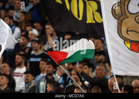 Rome, Italie. Apr 15, 2018. 15.04.2018. Stadio Olimpico, Rome, Italie. Serie A. drapeau palestinien au cours de la Serie A football match Derby entre SS Lazio vs AS Roma dans Stadio Olimpico à Rome. Agence Photo crédit : indépendante/Alamy Live News Banque D'Images