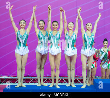 Groupe China Team (CHN), schéma de la Coupe du Monde de Gymnastique Rythmique Pesaro 2018 Cérémonie de remise des prix pour les groupes à Arena Adriatique Pesaro en Italie, le 15 avril 2018. Credit : Enrico Calderoni/AFLO SPORT/Alamy Live News Banque D'Images