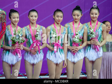 Groupe China Team (CHN), schéma de la Coupe du Monde de Gymnastique Rythmique Pesaro 2018 Cérémonie de remise des prix pour les groupes à Arena Adriatique Pesaro en Italie, le 15 avril 2018. Credit : Enrico Calderoni/AFLO SPORT/Alamy Live News Banque D'Images